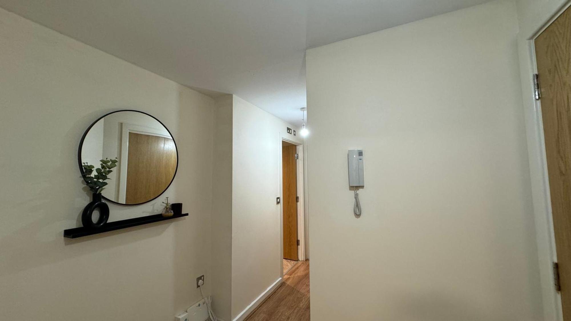 Modern Spacious Apartment In Digbeth With Balcony - Netflix, Youtube, Amazon Tv, Superfast Wifi - Just 10 Mins To Birmingham Centre, Bullring, Train, Coach Station And Birmingham Fc Exterior foto