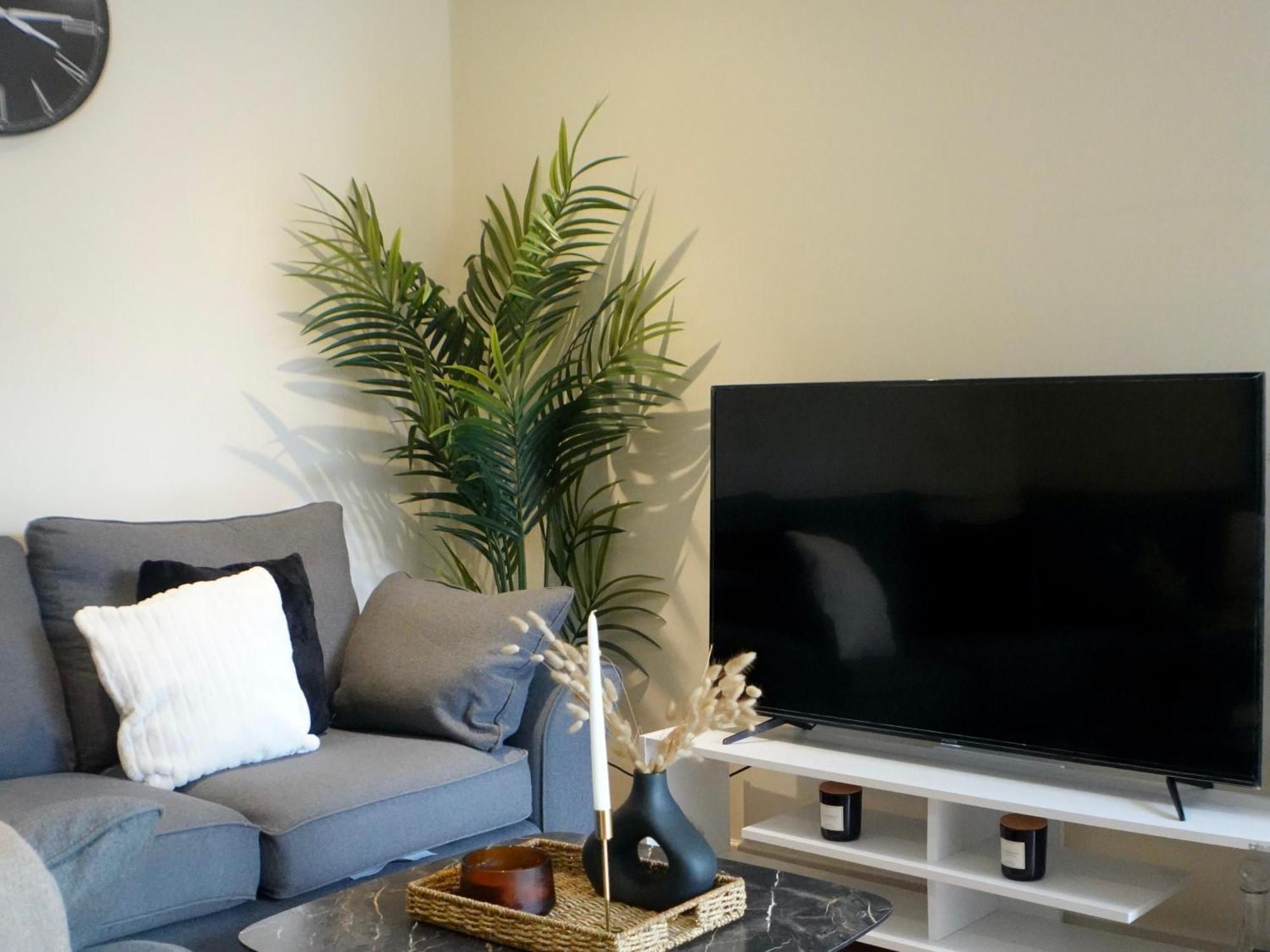 Modern Spacious Apartment In Digbeth With Balcony - Netflix, Youtube, Amazon Tv, Superfast Wifi - Just 10 Mins To Birmingham Centre, Bullring, Train, Coach Station And Birmingham Fc Exterior foto